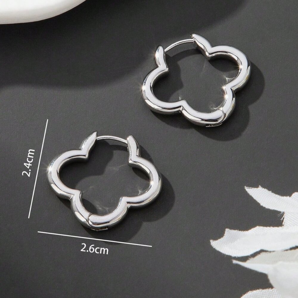 Clover Flower Small Earrings - Silver Color - Picture 3 of 3